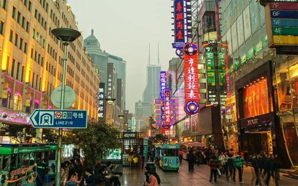 چرا خیابان نانجینگ در شانگهای معروف است؟